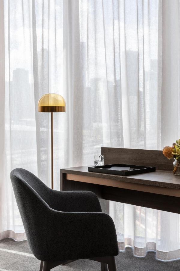 Aparthotel Oakwood Premier Melburne Exterior foto A floor lamp
