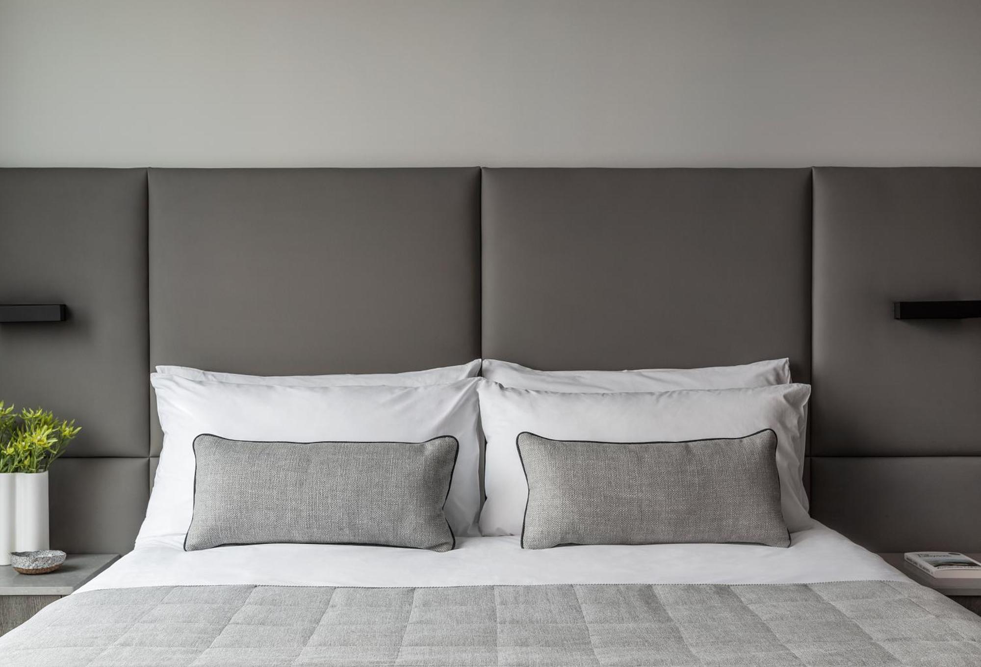 Aparthotel Oakwood Premier Melburne Exterior foto A bed with a headboard